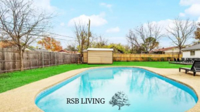 Upscale 3BR 2BA Cozy Holiday Home with Pool & Grill